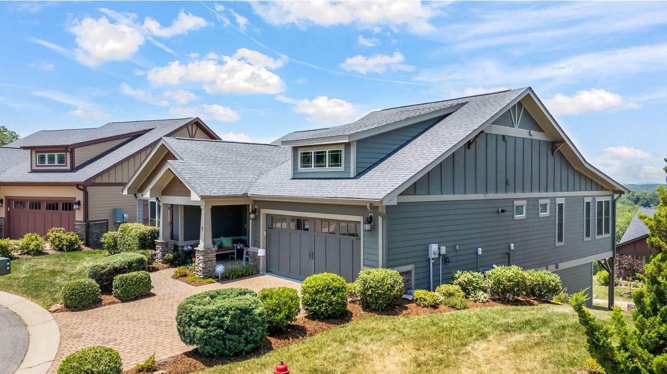 7 Pinnacle Crest Circle